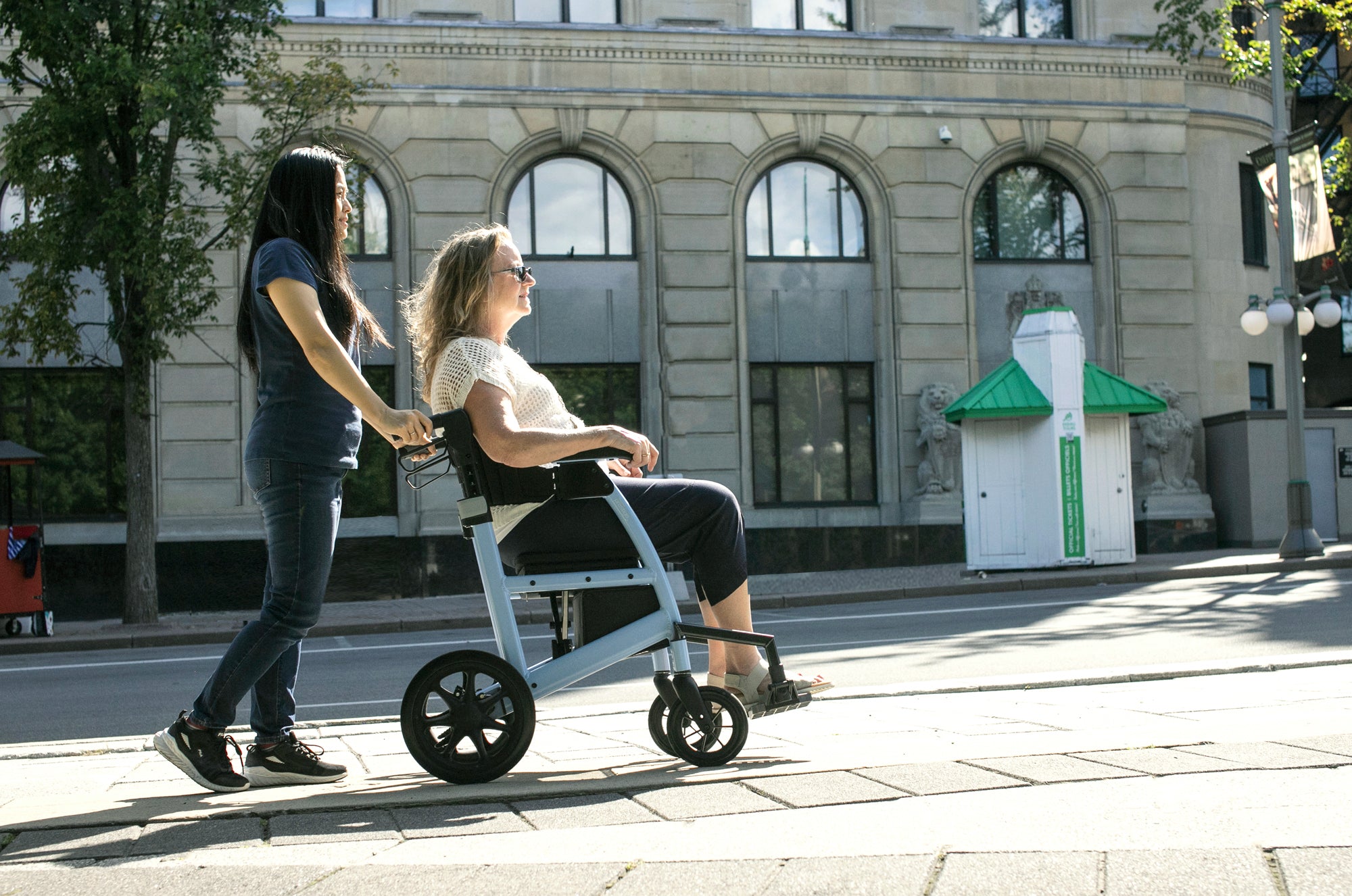 Large, smooth-rolling wheels on the Triumph Prestige Rollator